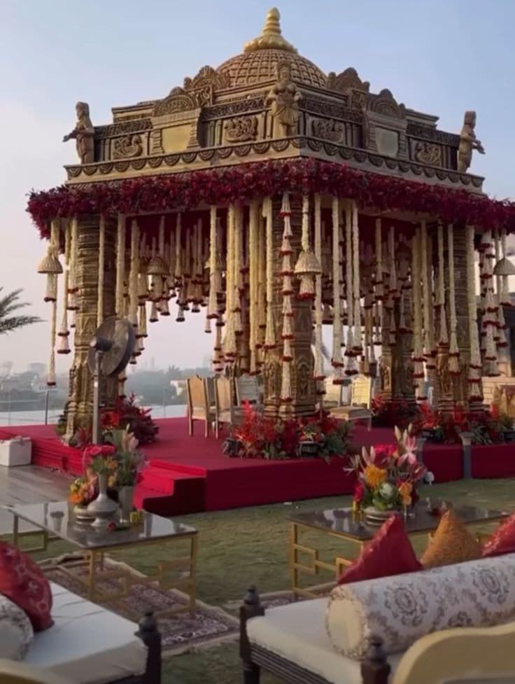 Luxury wedding decoration with floral arch in Bangalore